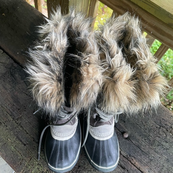 Sorel Joan of Arctic Black and Gray Winter Boots with Faux Fur Trim - Picture 14 of 14